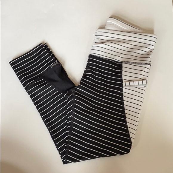 Athleta Pants - Athleta Stripe Relay Capri S